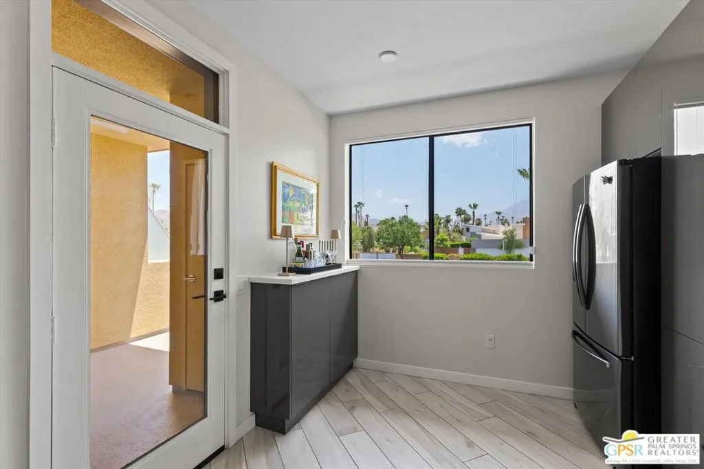 960 E Palm Canyon Drive 202, Palm Springs, California 92264 home-pic-7